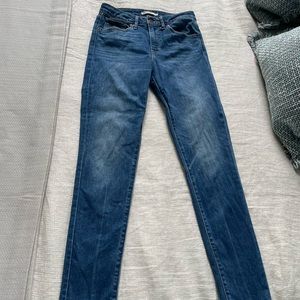 Levi’s High Rise Skinny’s 721
